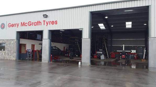 Gerry McGrath Tyres logo